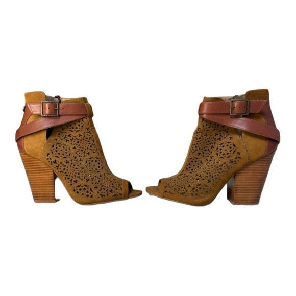 Vince Camuto Maizy Brown Suede Peep Toe Ankle Boots Size 8 with Strap & Buckle - Picture 2 of 16